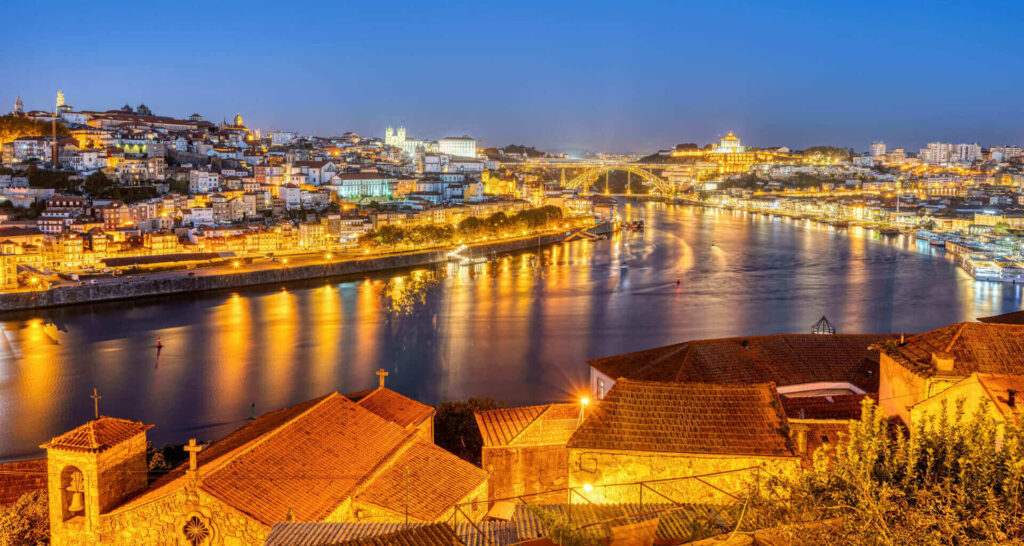 Oporto Guías y Tours panorámica orillas del Duero | Oporto de noche