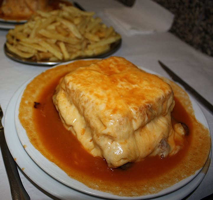 Francesinha en Oporto